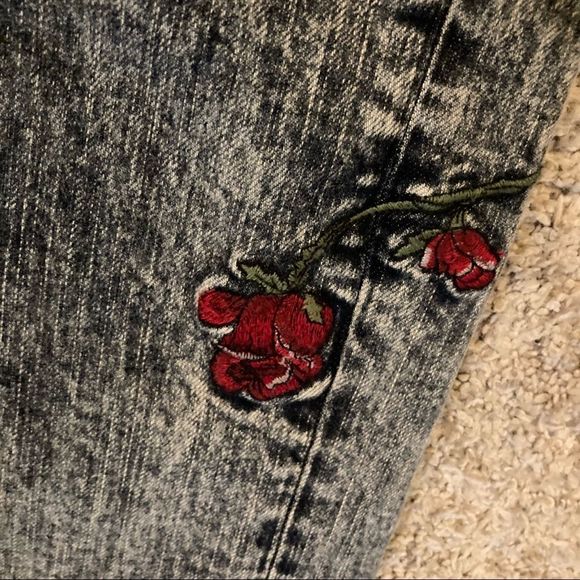 Urban Outfitters BDG Vintage Style Embroidered Acidwash Jean NWT - Picture 4 of 5